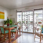 Veeve - A Balcony in Beaugrenelle