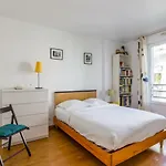 Veeve - A Balcony in Beaugrenelle